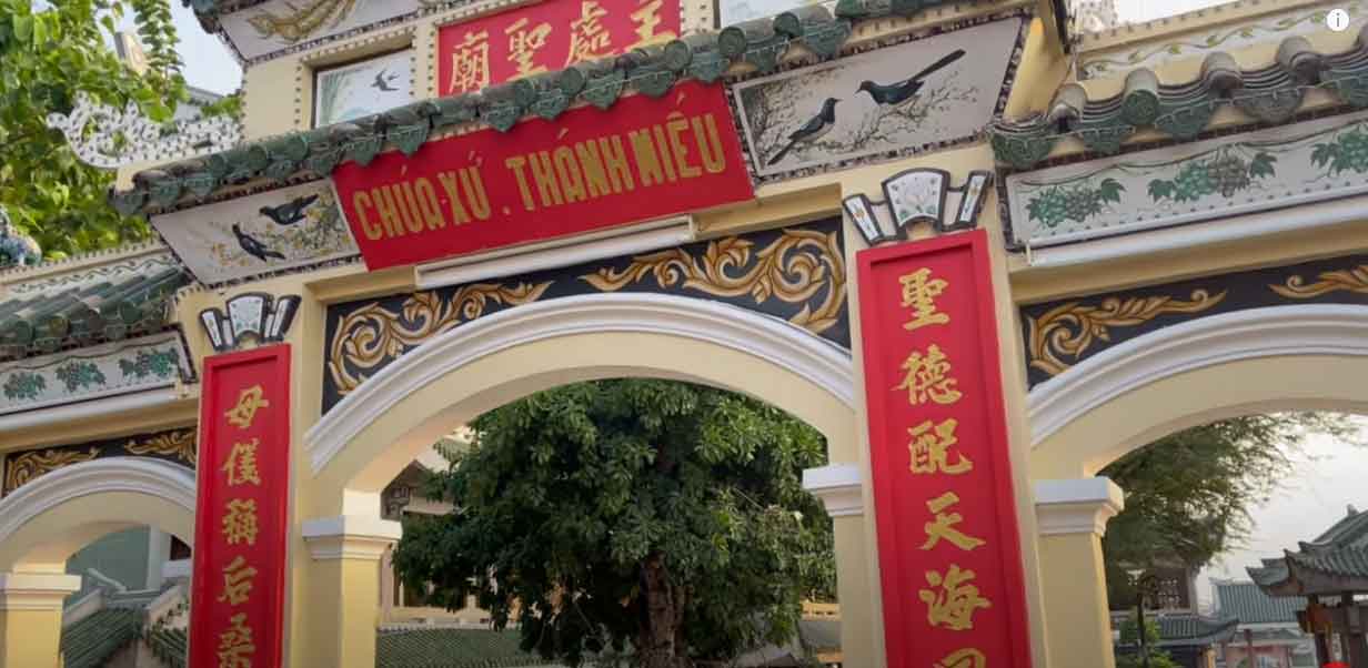 Miếu Bà Chúa Xứ Núi Sam Châu Đốc An Giang - Linh Địa Ngời Sáng Giữa Trời Tây Nam Bộ 2 Miếu bà Chúa Xừ Châu Đốc